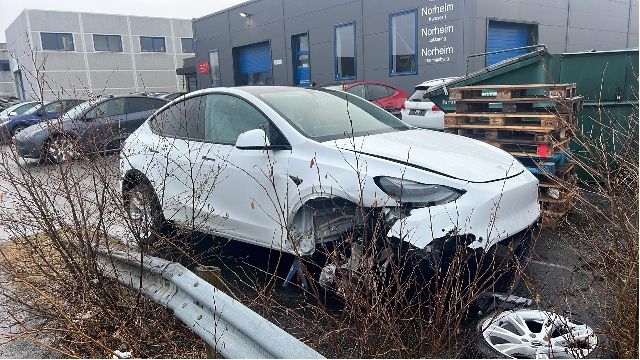 Tesla Model Y 2021-2024 (Type I) , Motorkode: , Girkassekode: 