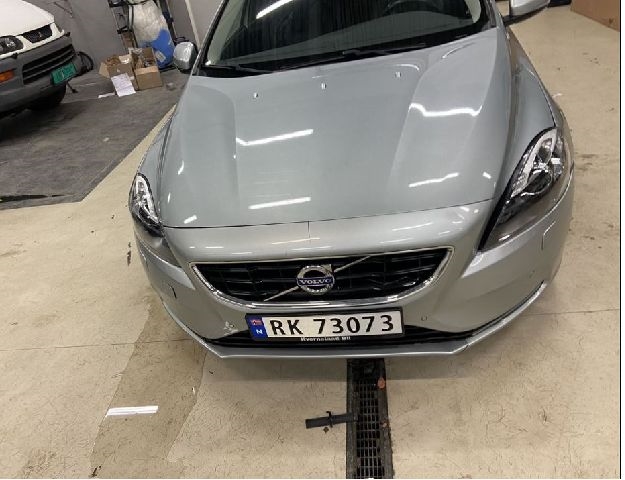 Volvo V40 2012-2019 , Motorkode: D4162T, Girkassekode: 