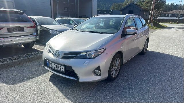Toyota Auris 2013-2015 (Type II, Fase 1) , Motorkode: 1ZR-FAE, Girkassekode: 