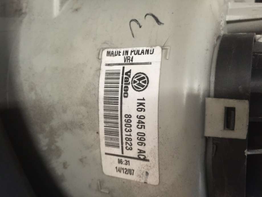 Baklykt høyre til VW Golf V, Combi 2003-2008  (VOLKSWAGEN|1K6 945 096 AC|)