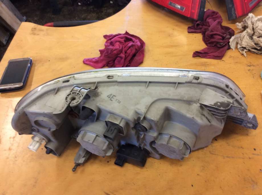 Frontlykt venstre halogen til Kia Carnival 2002-2006 (Type I, Fase 2)  (KIA|0K54E51040A)