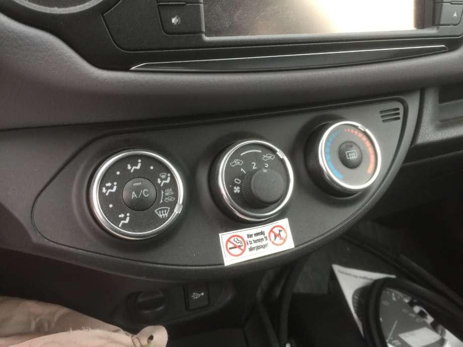 Varmeapparat betjening til Toyota Yaris 2012-2014 (Type III, Fase 1) (TOYOTA|559010D310|559020D340|559030D350)