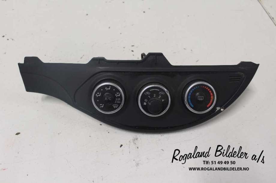 Varmeapparat betjening til Toyota Yaris 2012-2014 (Type III, Fase 1) (TOYOTA|559010D310|559020D340|559030D350)