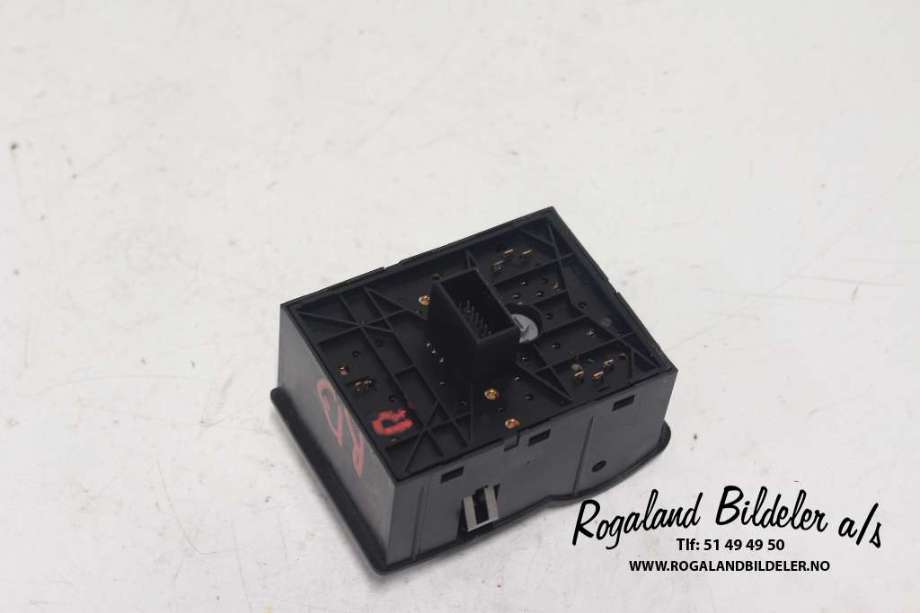 Bryter lys til Opel Corsa C 2000-2006 (OPEL|9138123|)