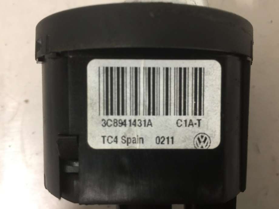 Bryter lys til VW Passat 2011-2015 (B7) (B7) (VOLKSWAGEN|3C8941431A|)
