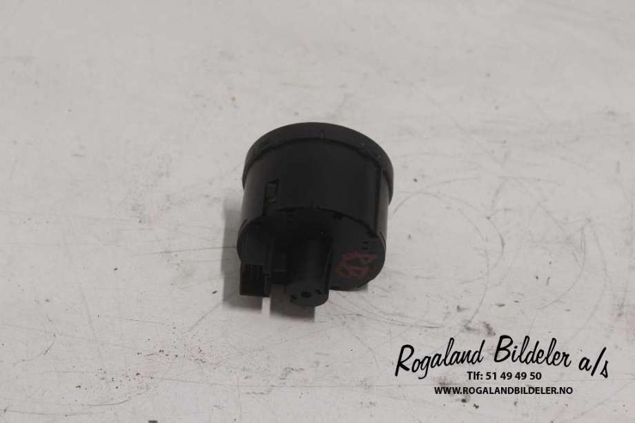 Bryter lys til VW Passat 2011-2015 (B7) (B7) (VOLKSWAGEN|3C8 941 431 A|)