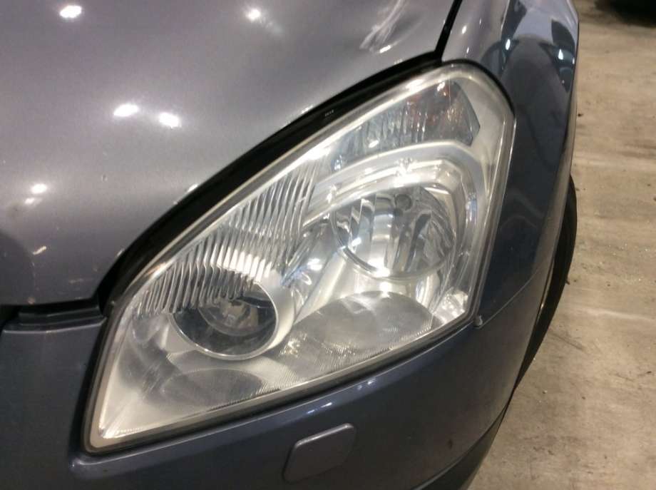 Frontlykt venstre halogen til Nissan Qashqai, 2007-2010 (Type I, Fase 1)  (26060JD900)