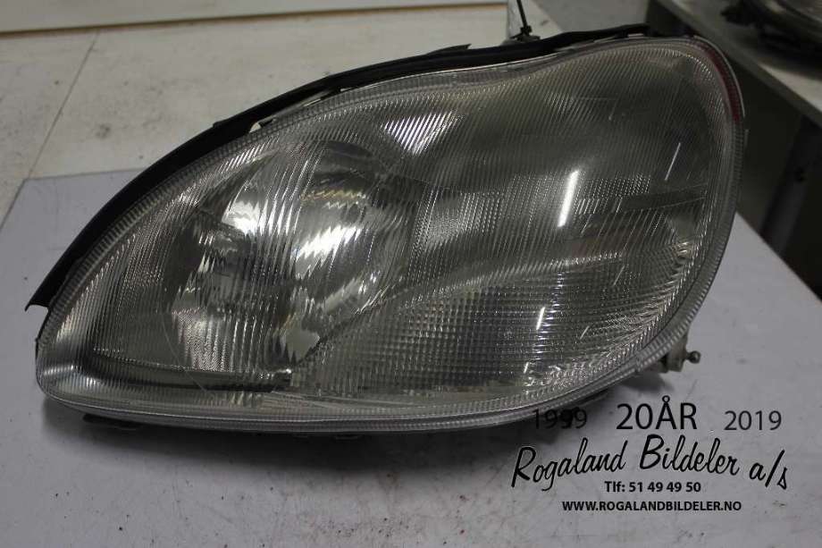 Frontlykt venstre halogen til Mercedes S-Klasse 1999-2005 (W220) (W220) (MERCEDES|A 220 826 15 90|)