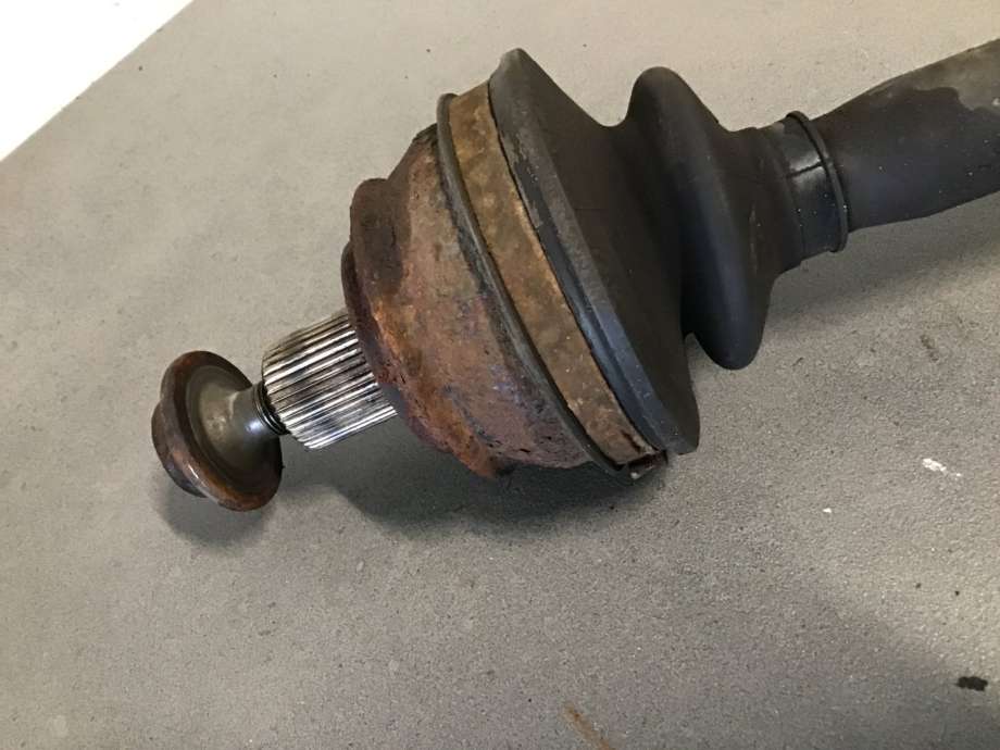 Drivaksel høyre bak til Audi A6, Allroad 2006-2008 (Type II, Fase 1) (C6) (C6) (AUDI|4F0 501 203 B|)