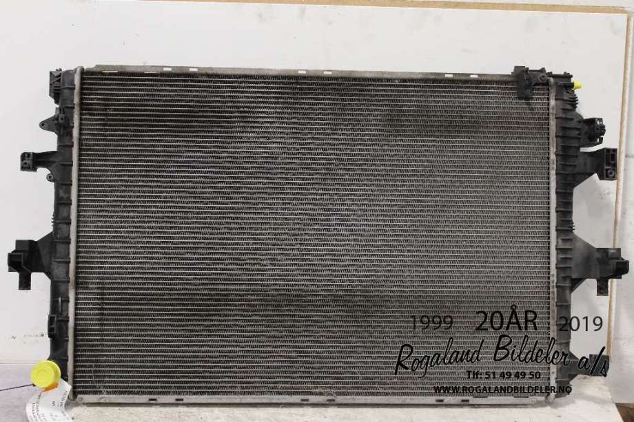 Radiator (manuell gir) til VW Transporter / Caravelle 2009-2015 (Fase 2) (T5) (T5) (VOLKSWAGEN|7E0 121 253 A|)