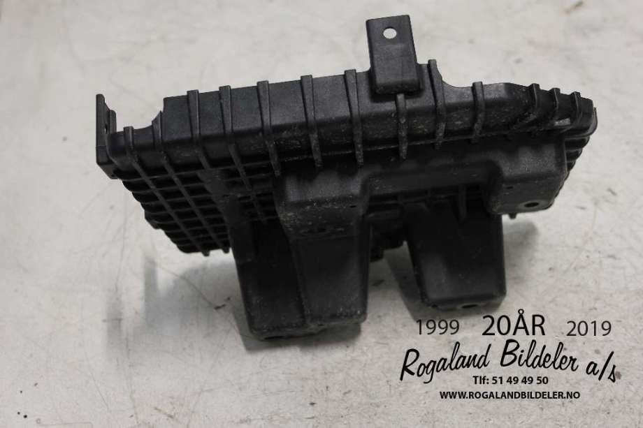 Batterikasse/feste til Kia Soul 2014-2019 (Type II)  (KIA|37150E 4000|)