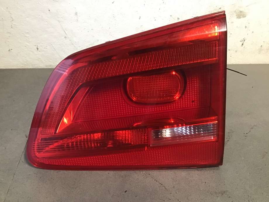 Baklykt høyre til VW Touran, 2010-2015 (Type I, Fase 3) (VOLKSWAGEN|1T0 945 096 R)
