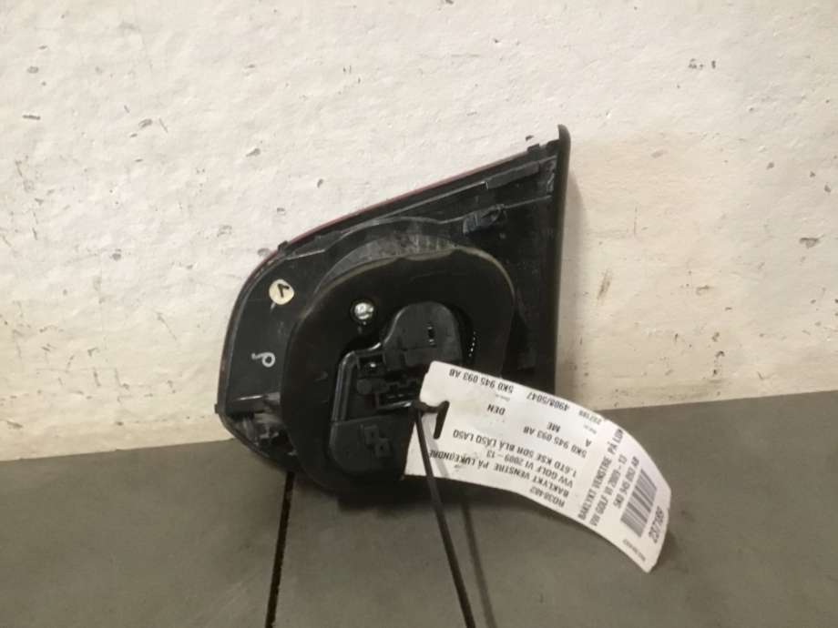Baklykt venstre indre til VW Golf VI 2008-2012  (VOLKSWAGEN|5K0 945 093 AB|)
