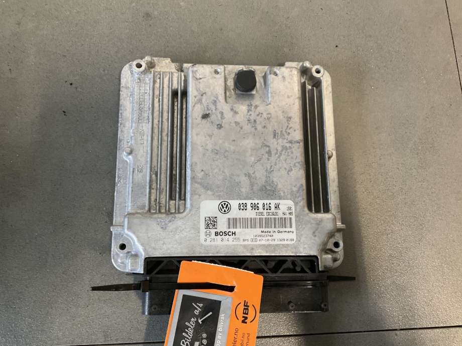 Styreenhet motor til VW Transporter / Caravelle, 2003-2009 (Fase 1) (T5) (T5) (VOLKSWAGEN|F 038 906 016 AK)