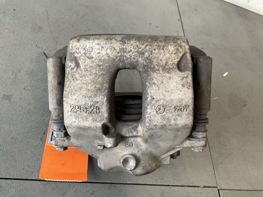 Bremsecaliper høyre foran til Mercedes C-Klasse 2011-2014 (Fase 2) (W204) (W204) (MERCEDES|A 204 421 26 81|)