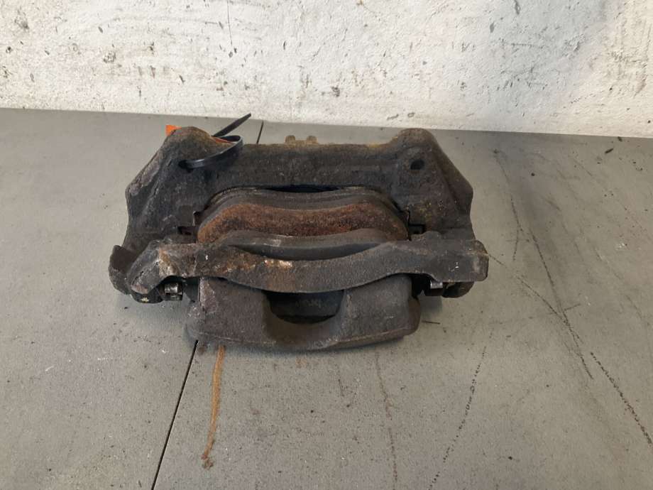 Bremsecaliper høyre foran til Opel Vivaro B 2014-2019 (OPEL|95517363|)