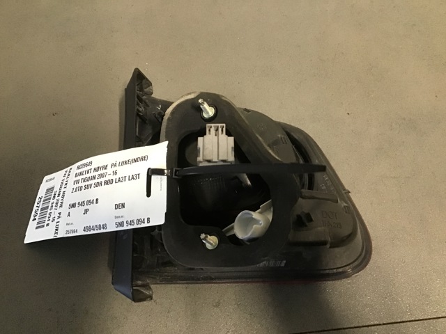 Baklykt høyre indre til VW Tiguan 2007-2011 (Type I, Fase 1)  (VOLKSWAGEN|5N0 945 094 B|)