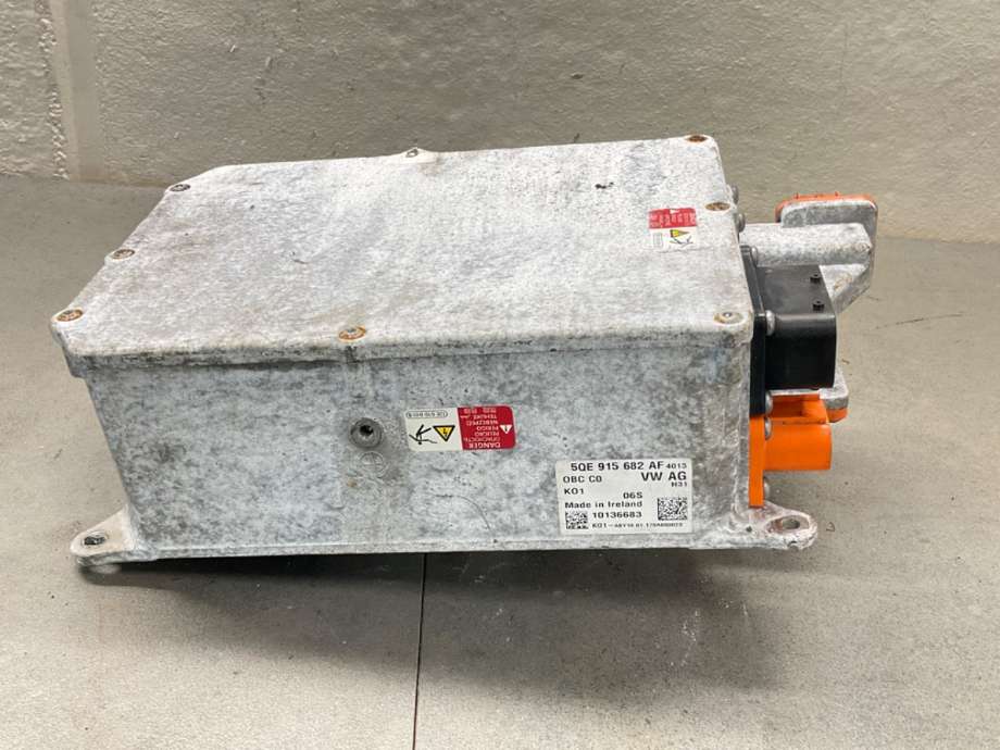 Batterilader (OBC - On Board Charger) til VW Passat 2015-2019 (Fase 1) (B8) (B8) (VOLKSWAGEN|5QE 915 682 BG)