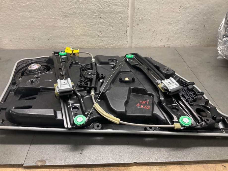 Ruteheis til Mercedes GLA, 2014-2020 (X156) (X156) (MERCEDES|A 176 720 66 00)