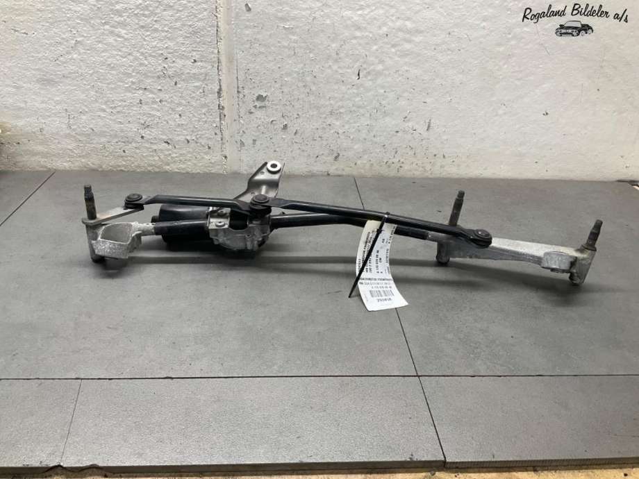 Viskermotor frontrute til Mercedes CLA 2013-2019 (C117) (C117) (MERCEDES|A 176 820 00 40)