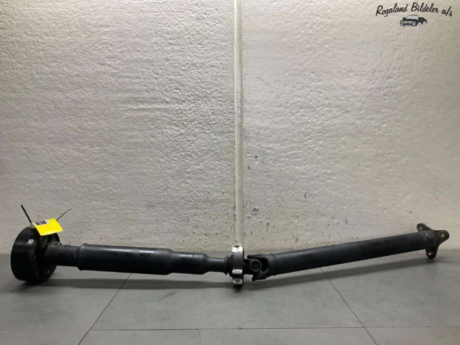 Mellomaksel til BMW 5-Serie 2010-2017 (F10/F11) (F10/F11) (BMW|26 10 7 633 480)