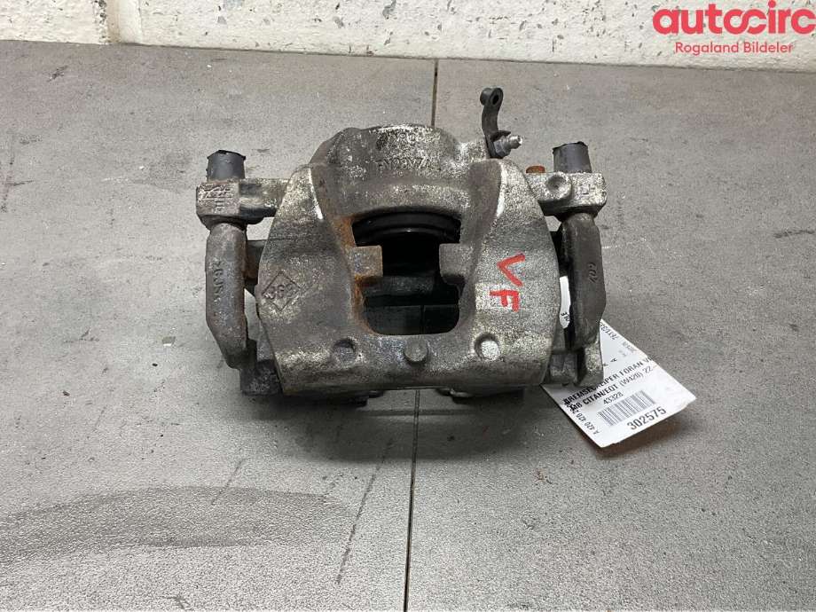 Bremsecaliper venstre foran til Mercedes Citan 2021-->> (W420) (W420) (MERCEDES|A 420 420 29 00)