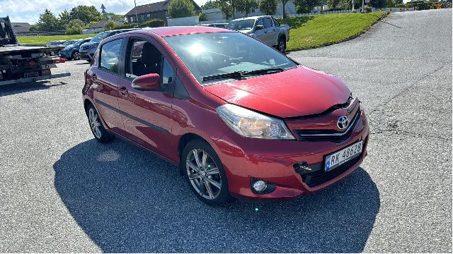 Frontlykt høyre halogen til Toyota Yaris, 2012-2014 (Type III, Fase 1)  (TOYOTA|811300D470)