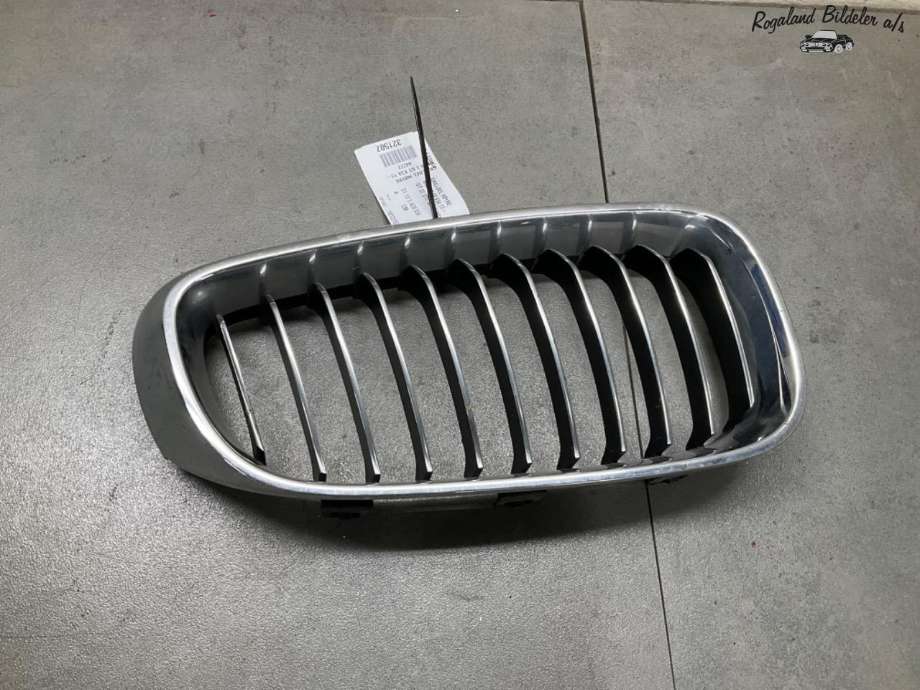 Grill høyre til BMW 3-Serie, 2012-2018 (F30/F31/F34) (F30/F31/F34) (BMW|51 13 5 A3D 034)