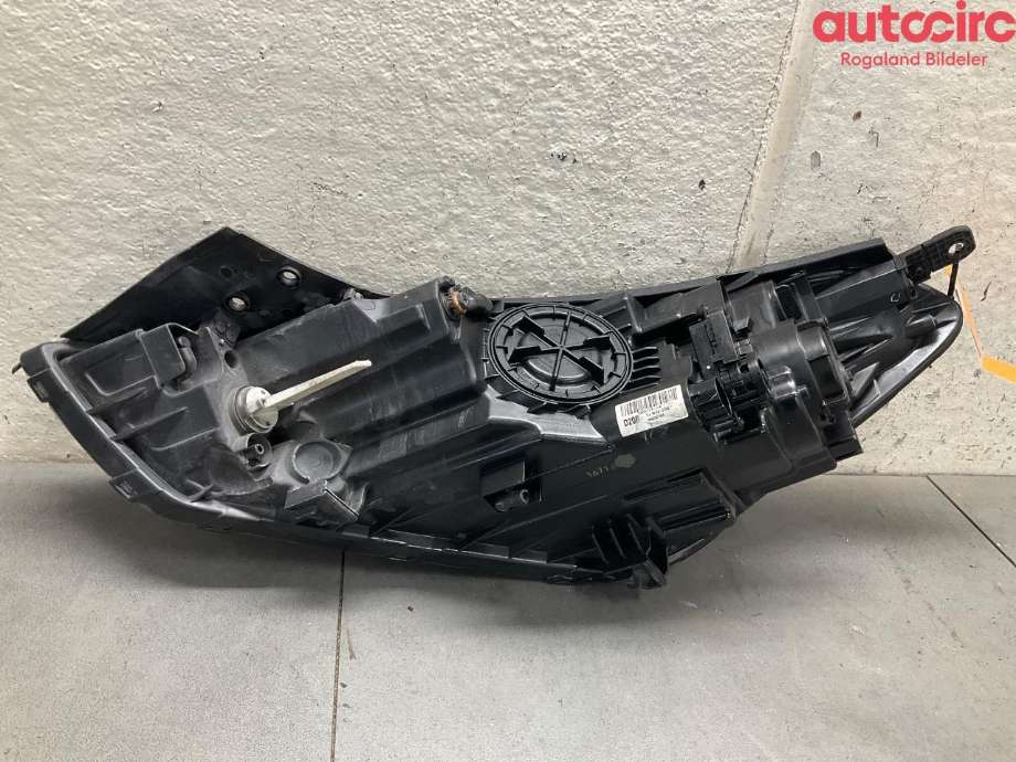 Frontlykt høyre halogen til Hyundai Tucson 2015-2020  (HYUNDAI|92102D7200|)