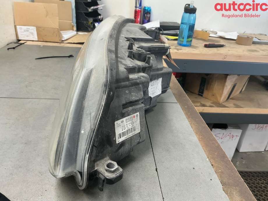 Frontlykt høyre halogen til VW Caddy 2004-2010 (Type III, Fase 1)  (VOLKSWAGEN|2K5 941 006 A)