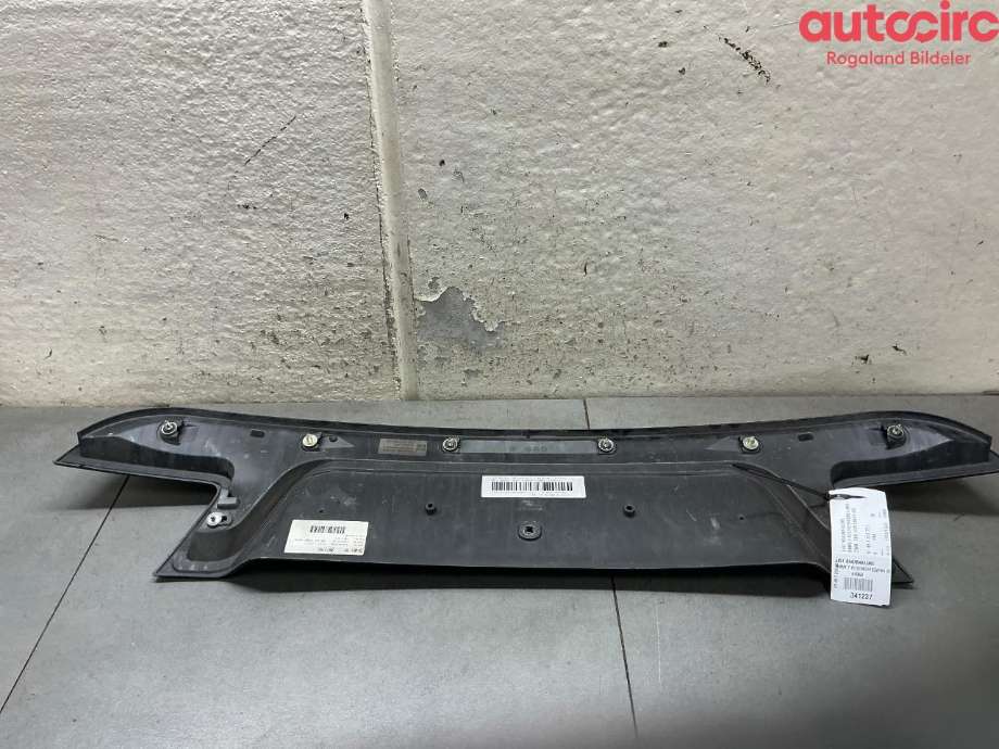 Lister til BMW 7-Serie 2009-2015 (F01/F02/F03/F04) (F01/F02/F03/F04) (BMW|51 49 7 205 731)