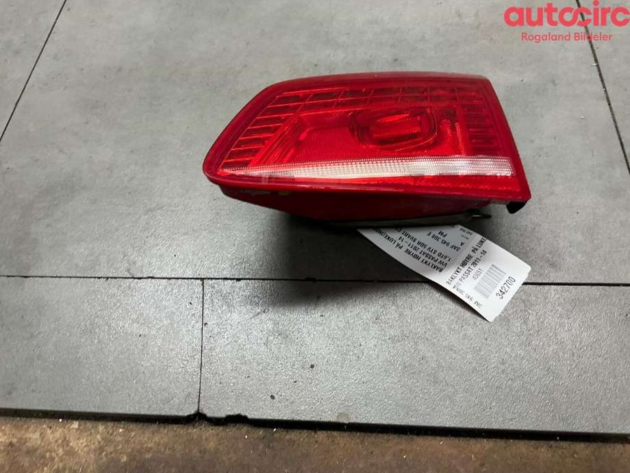 Baklykt høyre indre til VW Passat, 2011-2015 (B7) (B7) (VOLKSWAGEN|3AF 945 308 E)