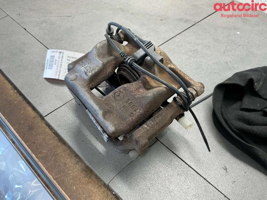 Bremsecaliper høyre foran til Mercedes CLA 2013-2019 (C117) (C117) (MERCEDES|A 000 421 40 81|A 000 421 74 81)