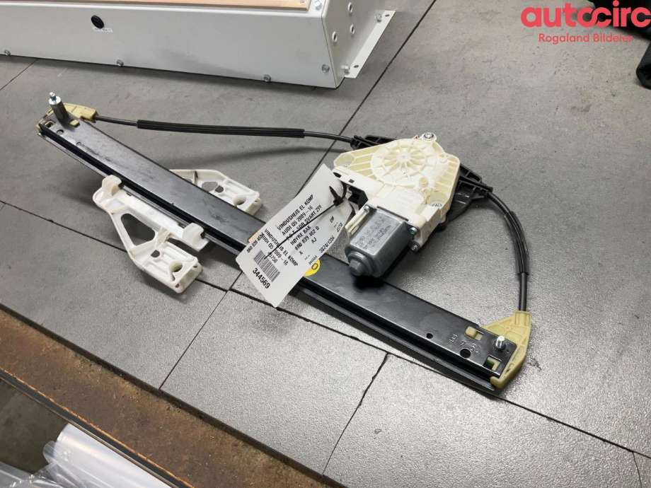 Ruteheis høyre til Audi Q5 2008-2012 (Type I, Fase 1) (AUDI|8R0 839 462 E|8R0 839 462 D|8K0 959 812 A)