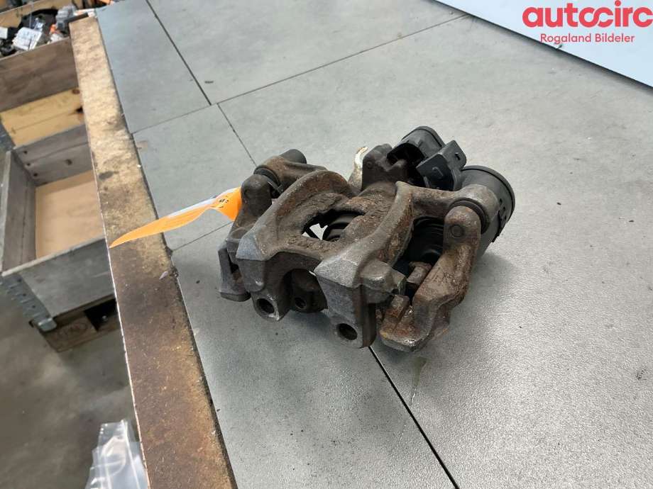 Bremsecaliper venstre bak til BMW X1 2015-2022 (F48) (F48) (BMW|34 20 6 883 025|34 21 6 860 007)
