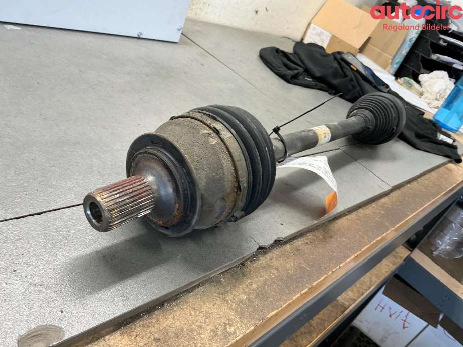 Drivaksel venstre foran, elbil til Mercedes B-Klasse 2011-2018 (W246) (W246) (MERCEDES|A 242 330 16 00)