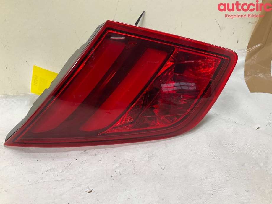 Baklykt høyre indre til Peugeot 308, 2013-2021 (Type II) (PEUGEOT|96 778 182 80)