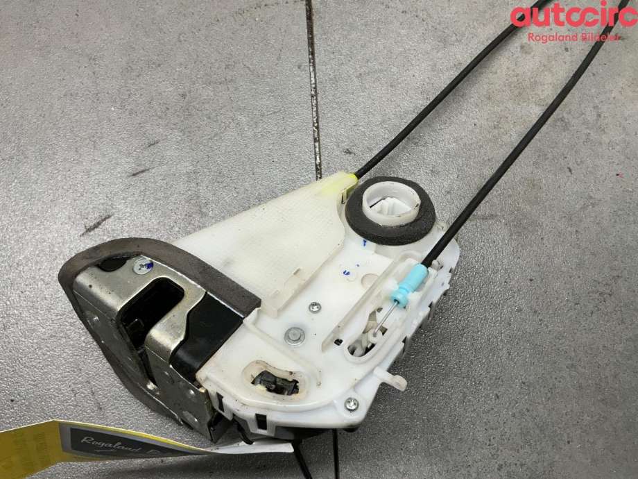 Låsekasse venstre til Toyota Yaris 2012-2014 (Type III, Fase 1)  (TOYOTA|690600D110)