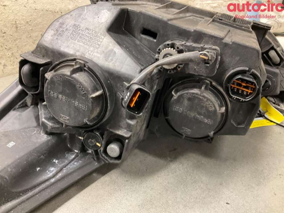 Frontlykt høyre halogen til Hyundai Veloster 2011-2015  (HYUNDAI|921022V160)