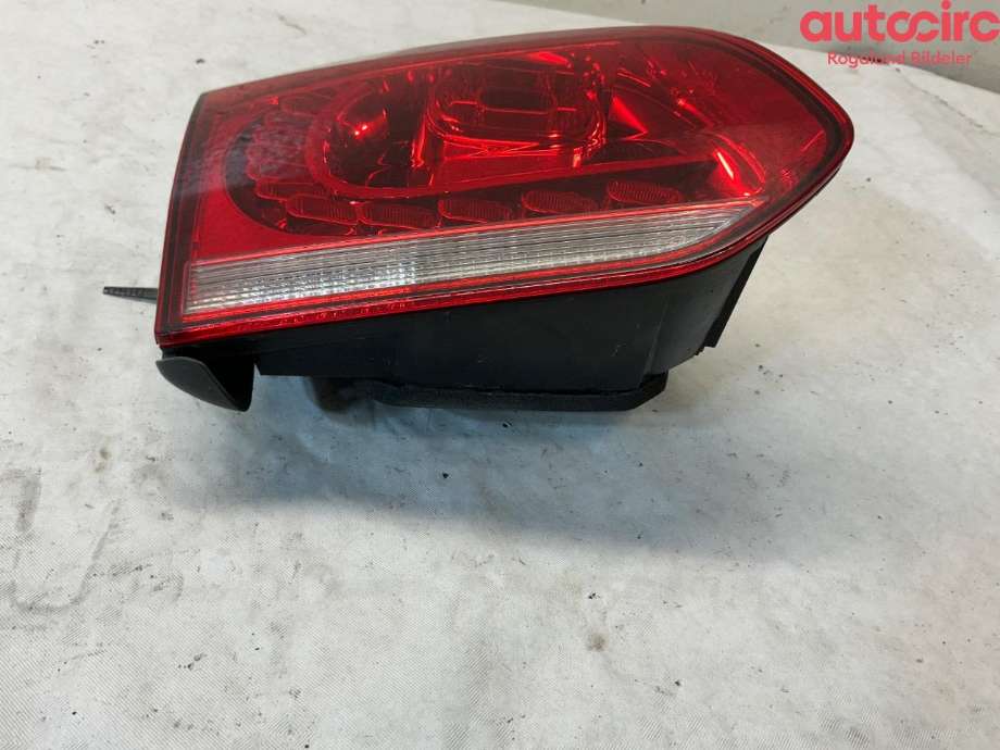 Baklykt venstre indre til VW Golf VI 2008-2012  (VOLKSWAGEN|5K0 945 093 AF)