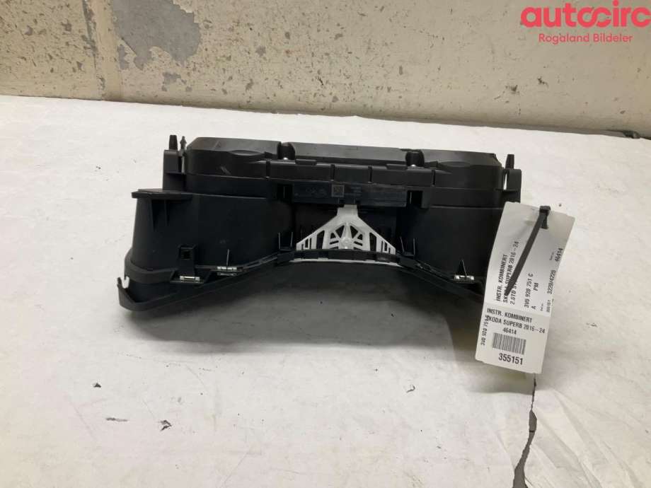 Instrumentpanel til Škoda Superb, 2015-->> (Type III) (SKODA|3V0 920 751 C)