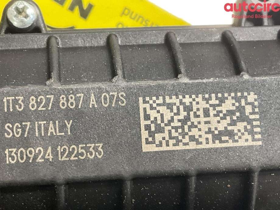 Låsekasse høyre til VW ID.7 2023-->>  (VOLKSWAGEN|1T3 827 887 B|1T3 827 887 A)
