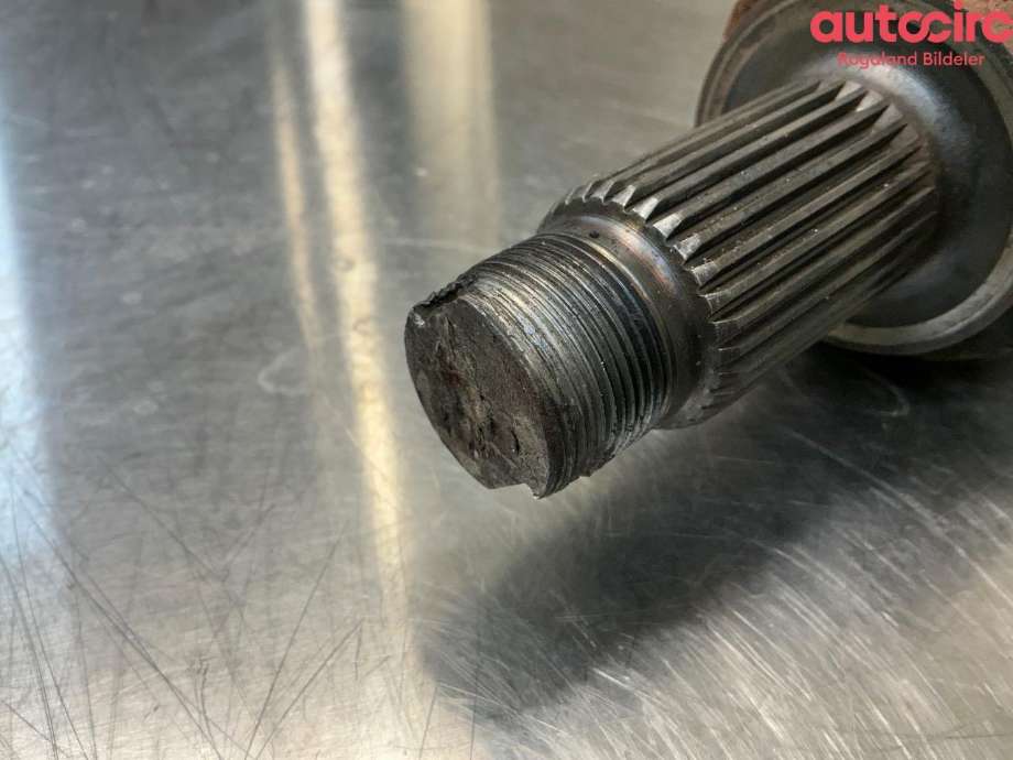 Drivaksel høyre bak til BMW 3-Serie 2005-2011 (E90/E91/E92/E93) (E90/E91/E92/E93) (BMW|33 21 7 527 074)