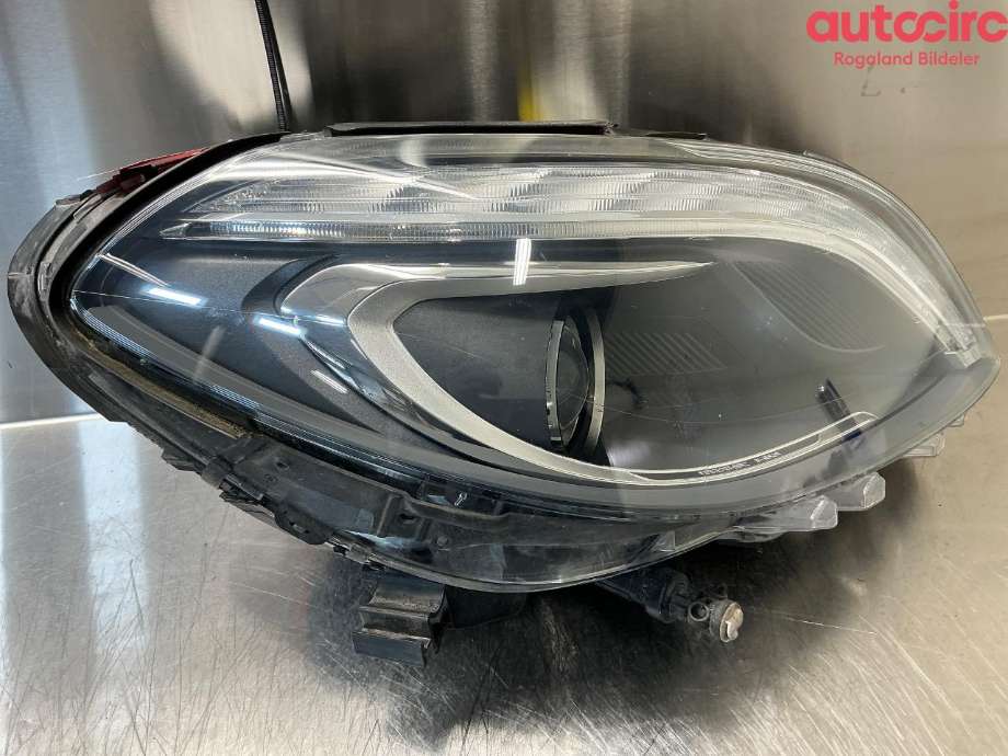Frontlykt høyre halogen til Mercedes B-Klasse 2011-2018 (W246) (W246) (MERCEDES|A 246 820 02 39)