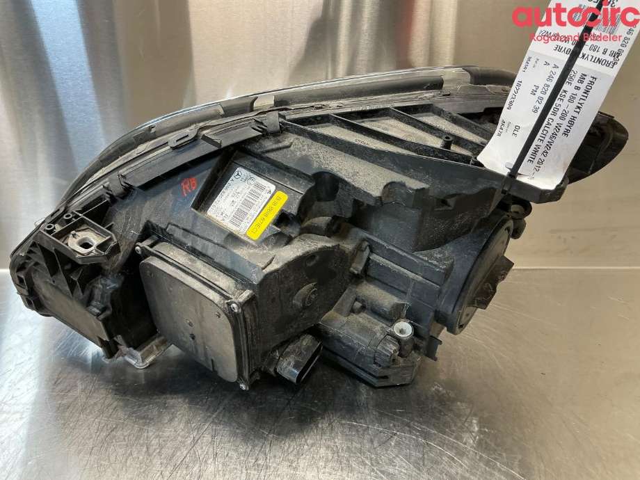 Frontlykt høyre halogen til Mercedes B-Klasse 2011-2018 (W246) (W246) (MERCEDES|A 246 820 02 39)