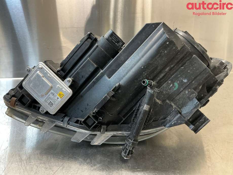 Frontlykt høyre halogen til Mercedes B-Klasse 2011-2018 (W246) (W246) (MERCEDES|A 246 820 02 39)