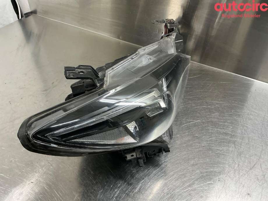 Frontlykt høyre halogen til Mazda 6 2015-2018 (Type III, Fase 2)  (MAZDA|GMH351031F)