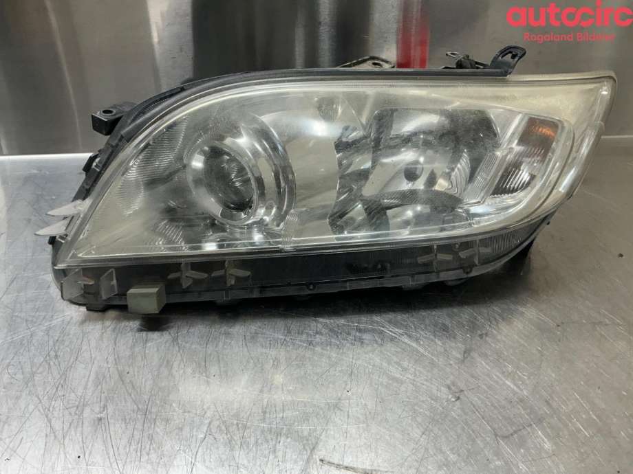 Frontlykt venstre halogen til Toyota RAV4, 2009-2013 (Type III, Fase 2) (TOYOTA|8117042500)