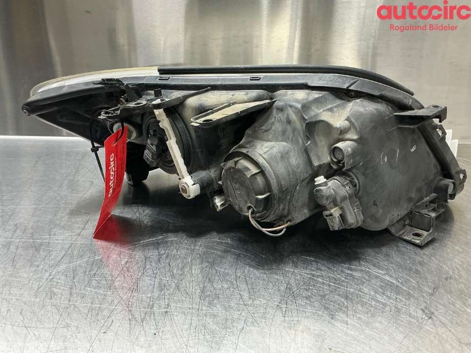 Frontlykt venstre halogen til Toyota RAV4 2009-2013 (Type III, Fase 2) (TOYOTA|8117042500|8117042501)