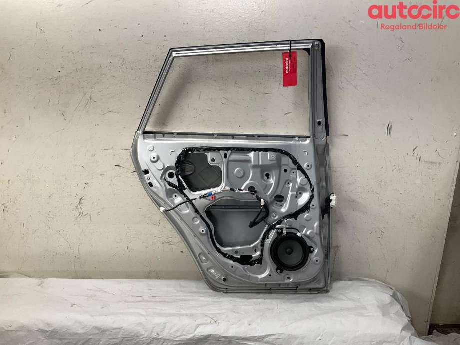 Dør venstre bak til Toyota Auris 2013-2015 (Type II, Fase 1)  (TOYOTA|6700402390)